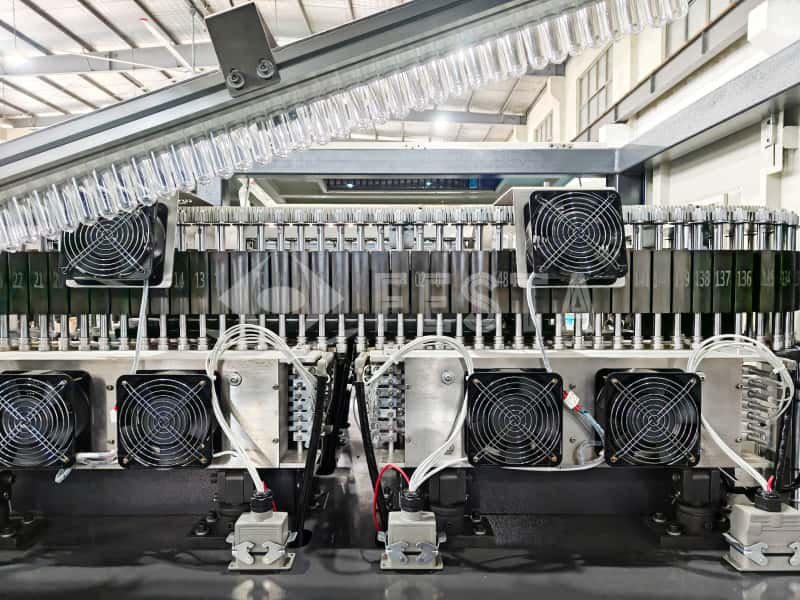 6 cavity PET bottle stretch blow molding machine 4